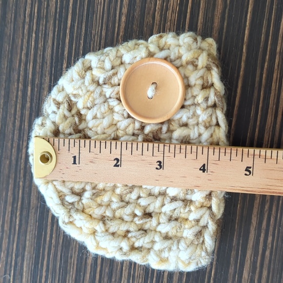 Newborn knitted hat - perfect for photoshoots - Picture 5 of 5